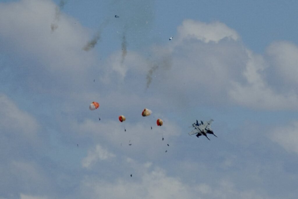 Crew members safely ejected after Navy jets collide at Idaho air show Crew members safely ejected after Navy jets collide at Idaho air show