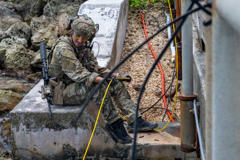 Navy offers explosive ordnance disposal warfare officers up to 0,000 in bonuses